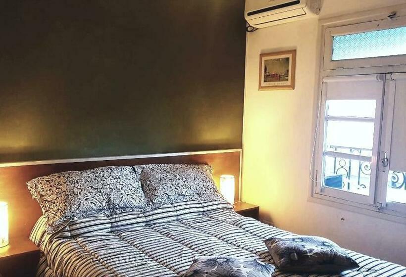 اتاق استاندارد با سرویس بهداشتی مشترک, Hostel Carlos Gardel