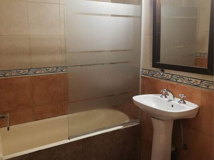 اتاق استاندارد با سرویس بهداشتی مشترک, Hostel Carlos Gardel