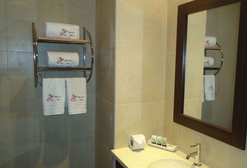 חדר משפחתי, Alejandrina