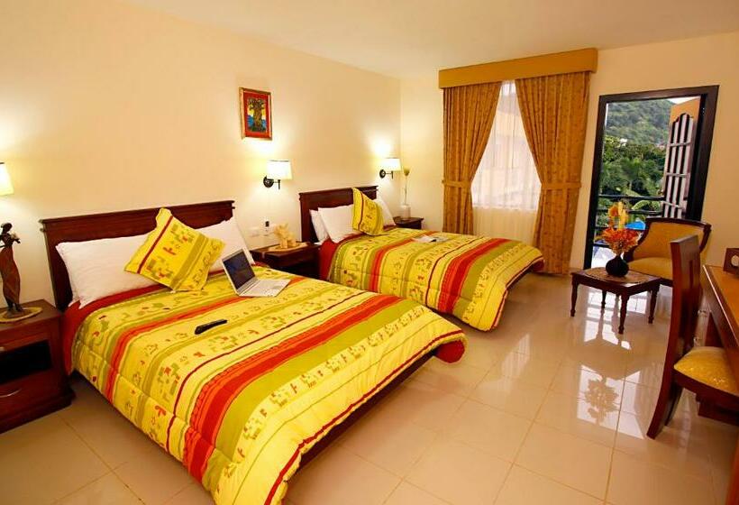 اتاق استاندارد سه نفره, Club Del Sol