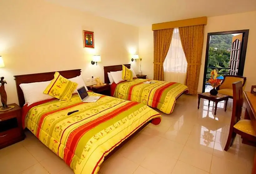 اتاق استاندارد سه نفره, Club Del Sol