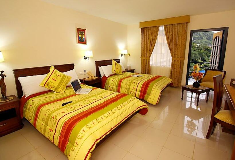 اتاق استاندارد سه نفره, Club Del Sol