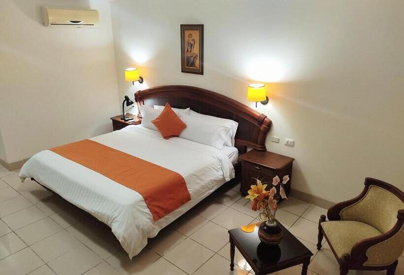 سوییت لوکس, Club Del Sol