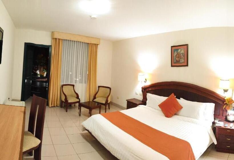 سوییت لوکس, Club Del Sol