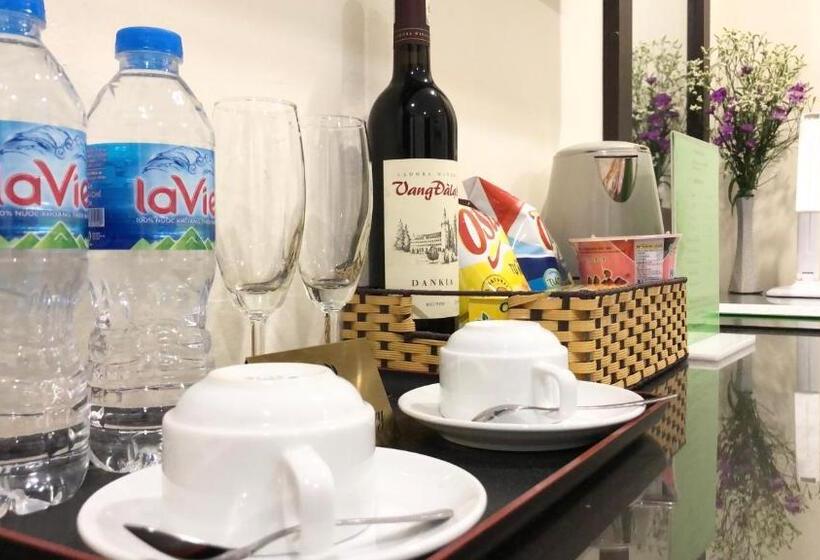 سوییت جونیور با بالکن, Hanoi Elpis