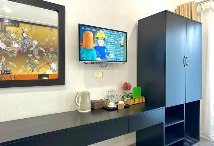 اتاق استاندارد سه تخته با بالکن, Hanoi Elpis