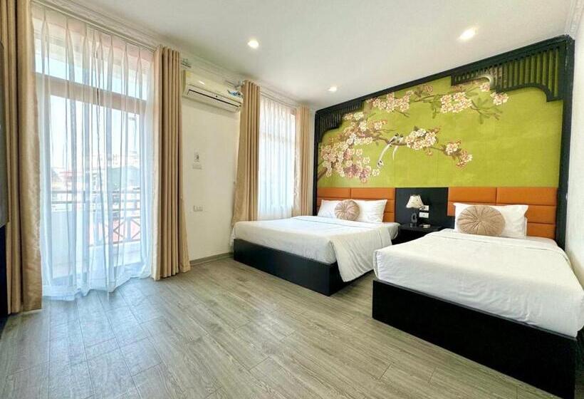 اتاق استاندارد سه تخته با بالکن, Hanoi Elpis