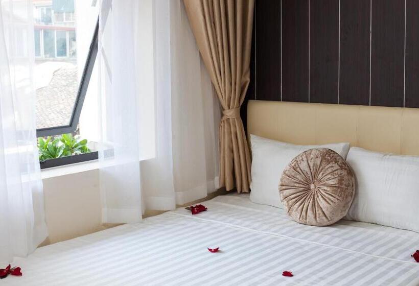 اتاق استاندارد سه تخته با بالکن, Hanoi Elpis