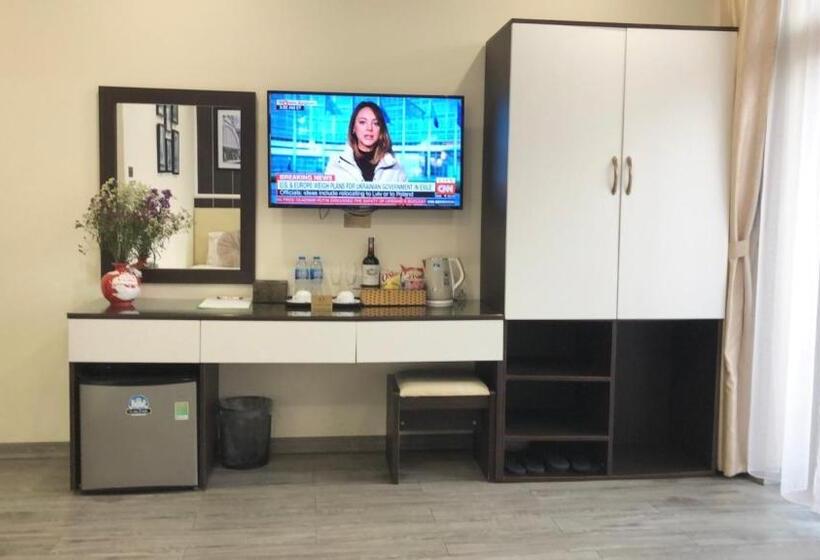 اتاق استاندارد سه تخته با بالکن, Hanoi Elpis