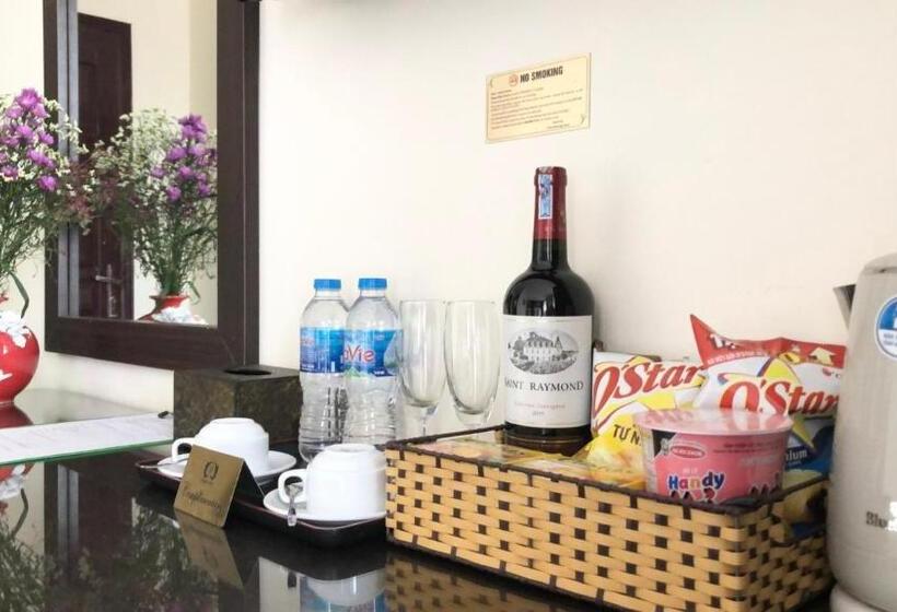 اتاق استاندارد سه تخته با بالکن, Hanoi Elpis