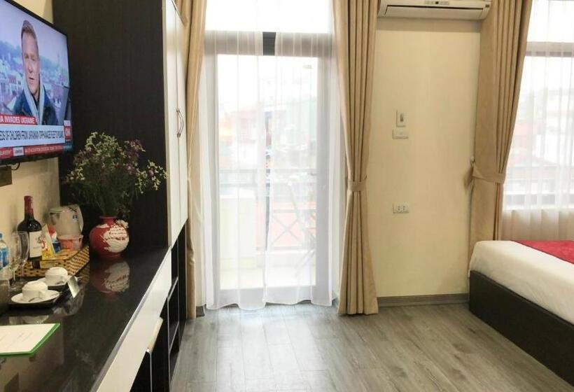 اتاق استاندارد سه تخته با بالکن, Hanoi Elpis