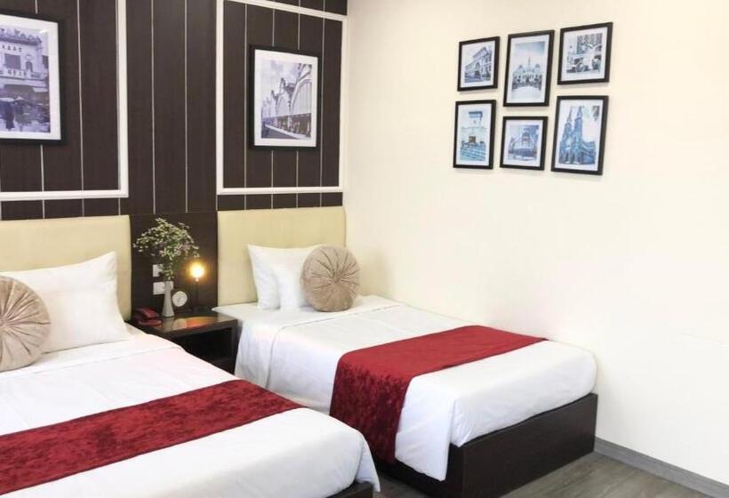 اتاق استاندارد سه تخته با بالکن, Hanoi Elpis