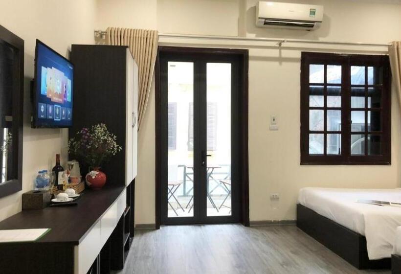 اتاق خانوادگی, Hanoi Elpis