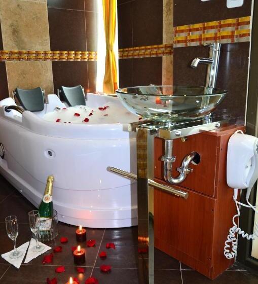 Superior Szoba Pezsgőfürdővel, Kuna