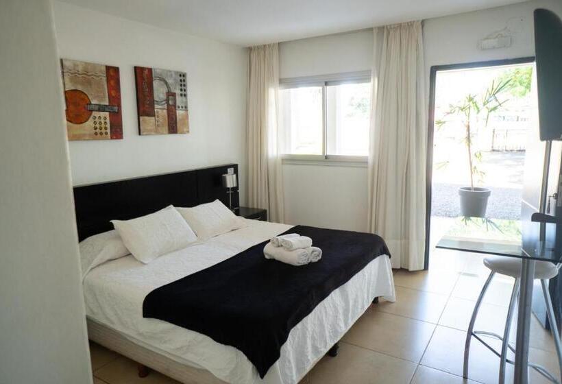 חדר פרמיום, Oaky