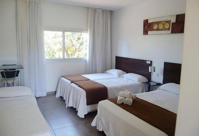 חדר משפחתי, Oaky