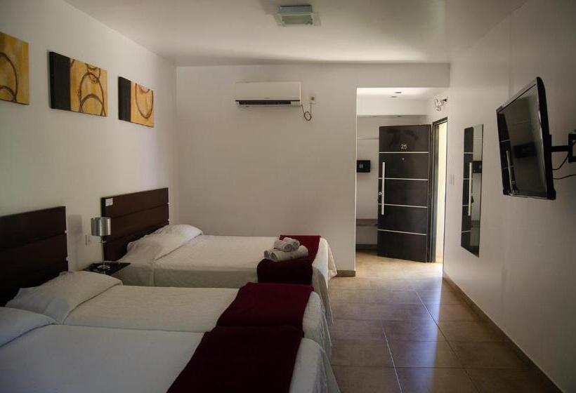 חדר משפחתי, Oaky