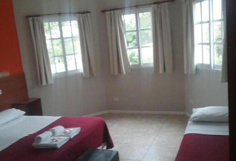 スタンダードトリプルルーム, Queguay