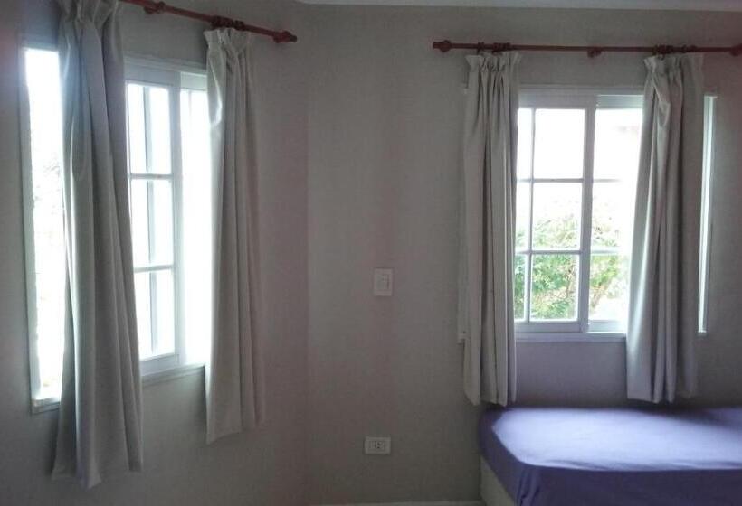 スタンダードトリプルルーム, Queguay