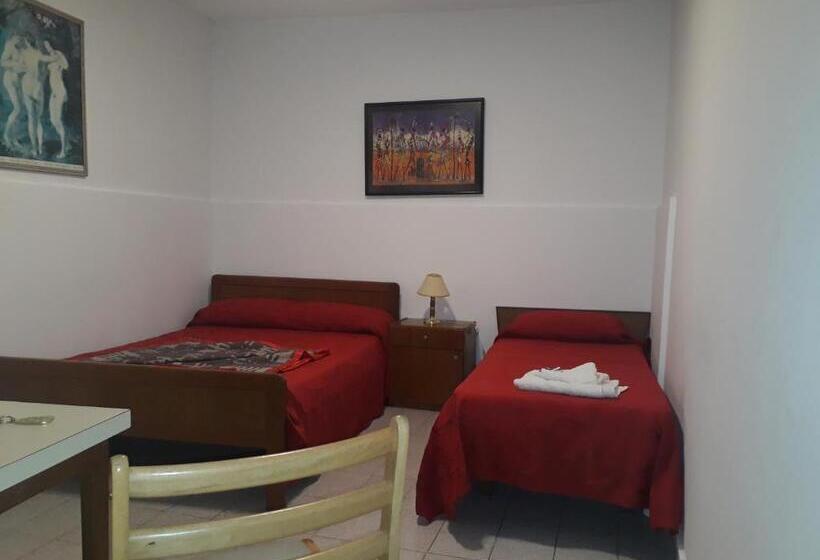 اتاق استاندارد سه نفره, San Carlos