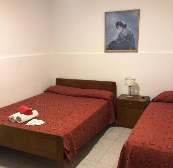 اتاق استاندارد سه نفره, San Carlos