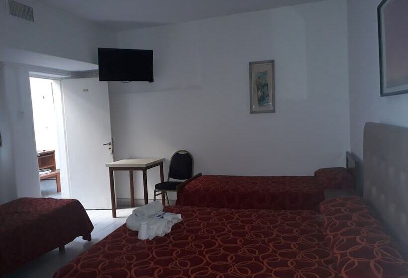 اتاق استاندارد چهار تخته, San Carlos