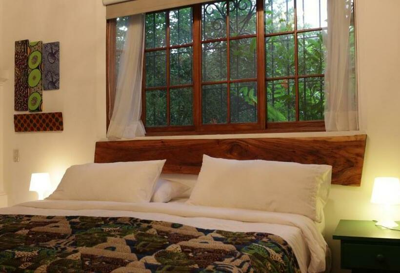 سوییت لوکس, Iguanazu Bed & Breakfast