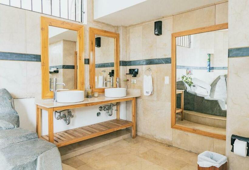 سوییت لوکس, Iguanazu Bed & Breakfast