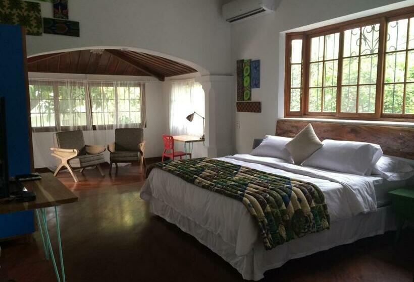 سوییت لوکس, Iguanazu Bed & Breakfast