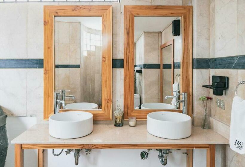 سوییت لوکس, Iguanazu Bed & Breakfast