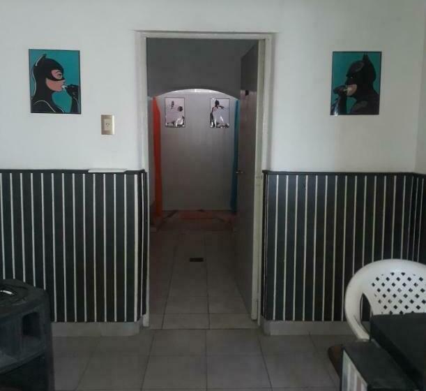 חדר סטנדרטי לארבעה עם חדר אמבטיה משותף, Shanti Hostel