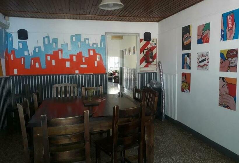 חדר סטנדרטי לארבעה עם חדר אמבטיה משותף, Shanti Hostel