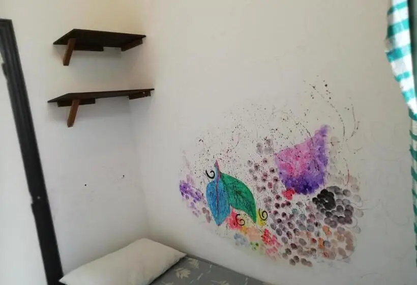 Standard Yhden Hengen Huone Jaettu Kylpyhuone, Zeppelin Art Hostel
