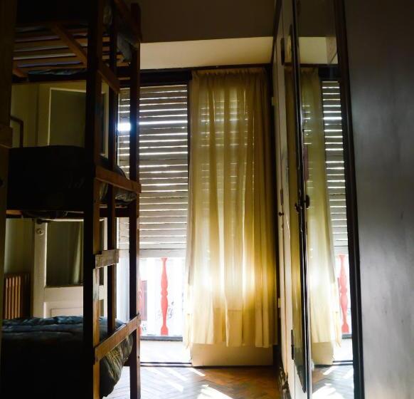 家庭间, Zeppelin Art Hostel