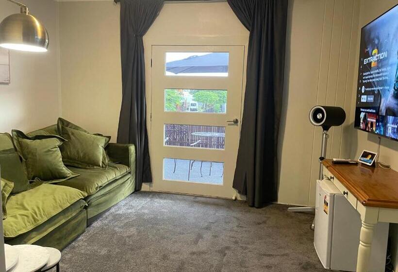 اتاق استاندارد با تراس, Cypress Bnb