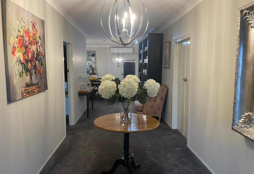 اتاق لوکس, Cypress Bnb