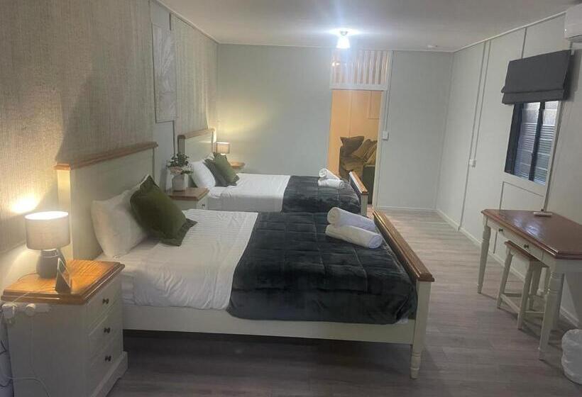 اتاق خانوادگی با چشمانداز باغ, Cypress Bnb