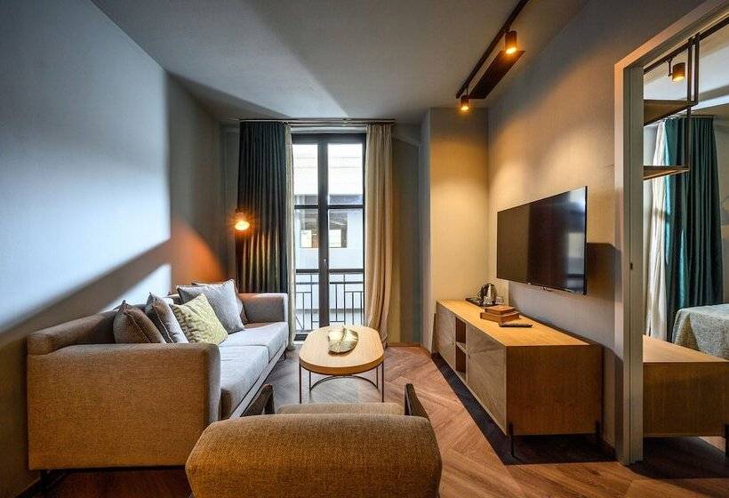 ジュニアスイート, Pagopoieion Suites