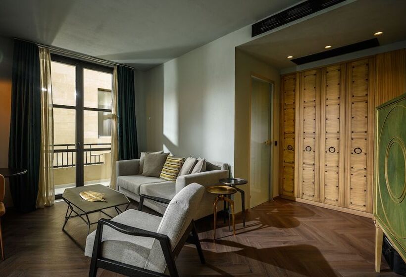 Полулюкс, Pagopoieion Suites