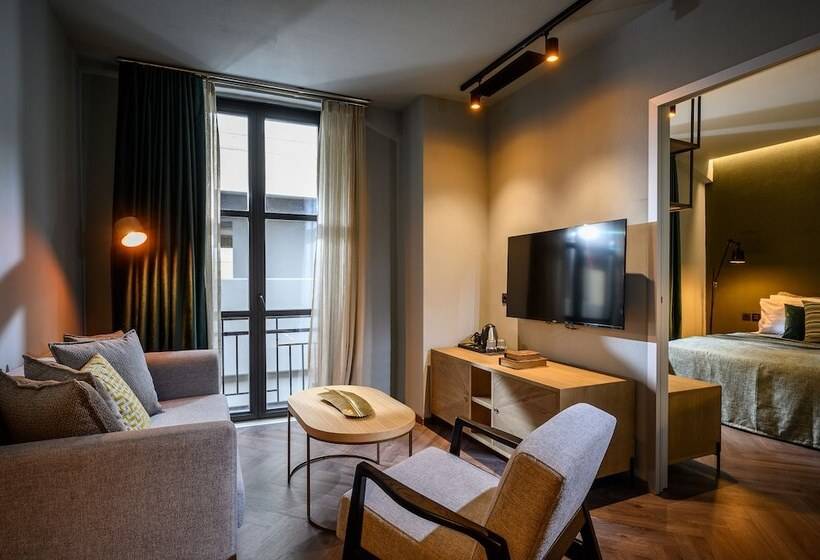 ジュニアスイート, Pagopoieion Suites