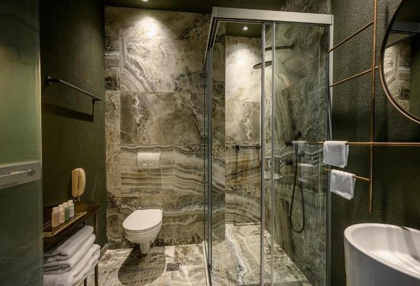 スタンダードルーム, Pagopoieion Suites