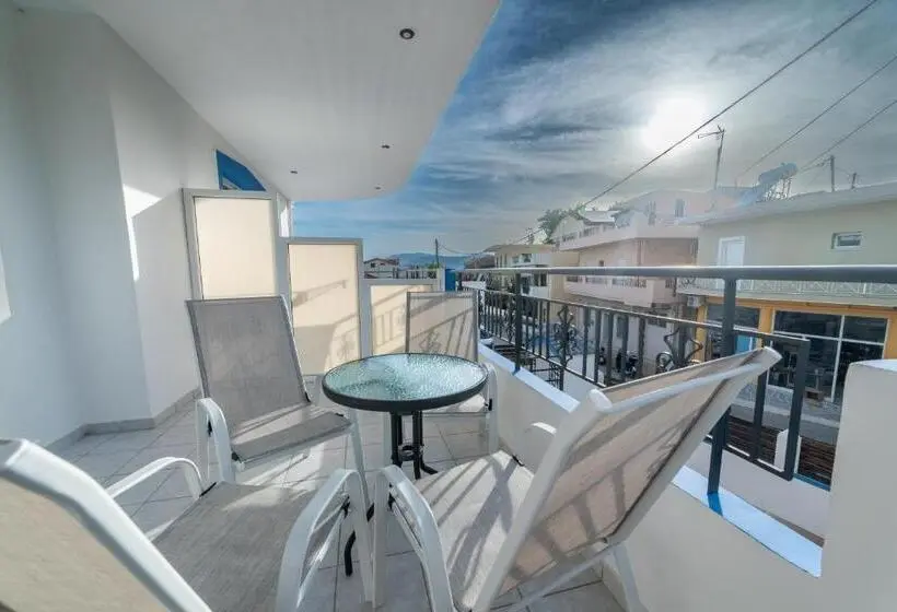 Studio Standard avec Balcon, Azzurro