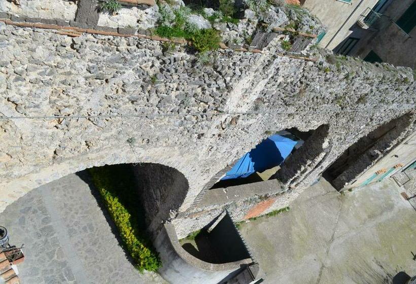 غرفة إقتصادية, Palazzo Della Marra