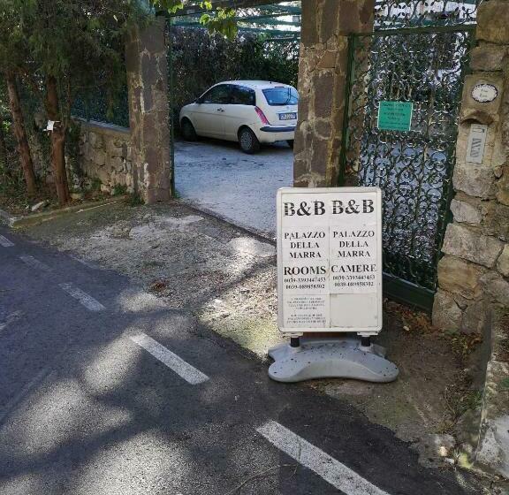 غرفة إقتصادية, Palazzo Della Marra