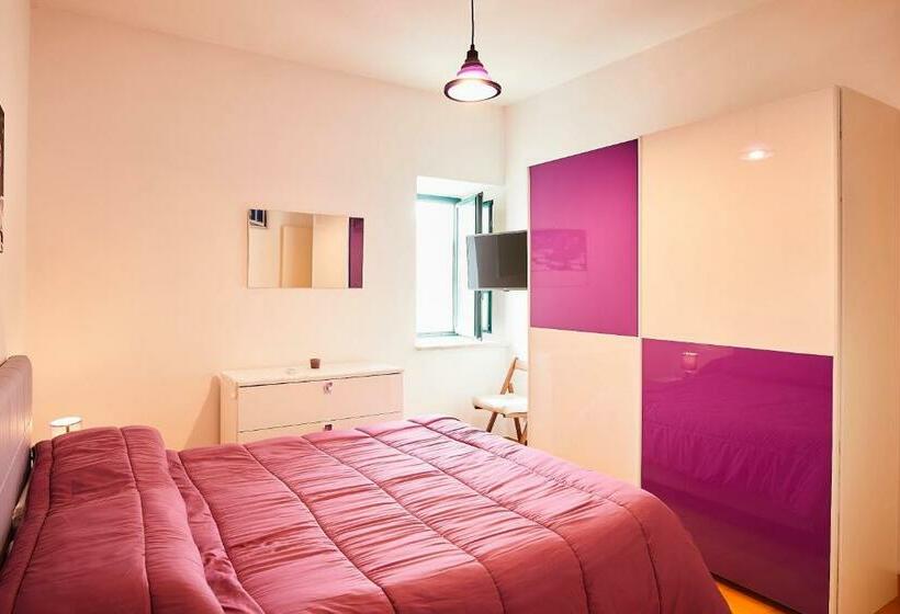 غرفة إقتصادية, Palazzo Della Marra