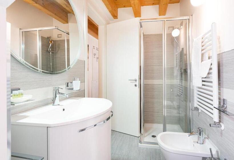 2 Bedroom Apartment with Views, Ca Degli Antichi Giardini Apartments
