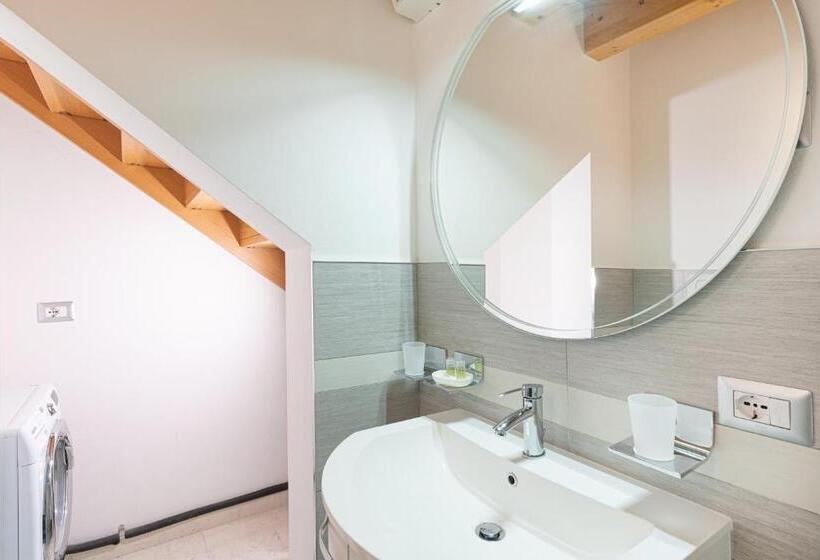 2 Bedroom Apartment with Views, Ca Degli Antichi Giardini Apartments