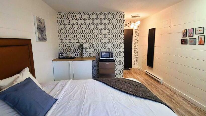 キングサイドベッドのスタンダードワンルーム, The Spot