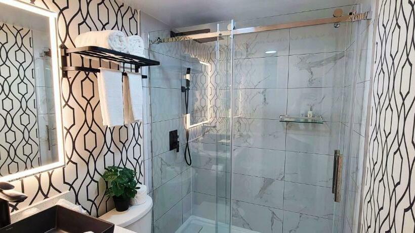 キングサイドベッドのスタンダードワンルーム, The Spot