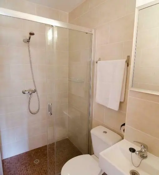 浴室共有スタンダード4人用ルーム, Embat Alberg Juvenil Hostel